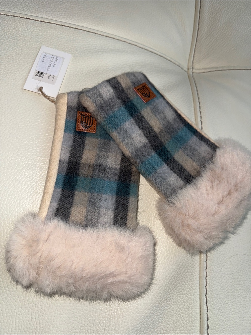 Islander Fingerless Gloves Lambs Wool and Faux Fur  (Scotland)